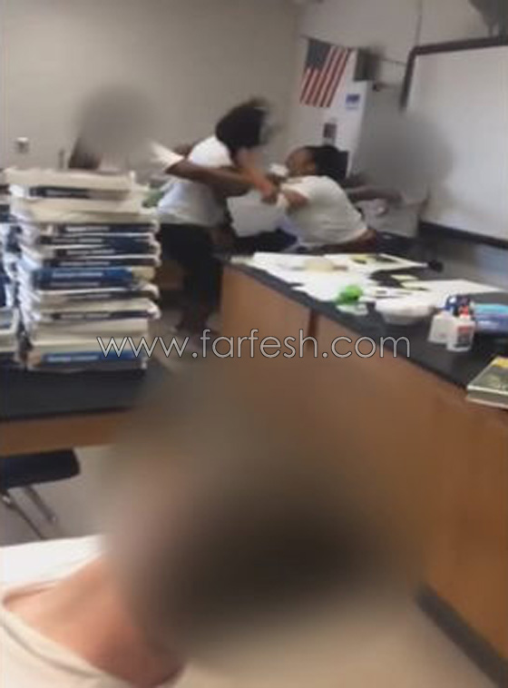  معركة طاحنة بين معلمتين داخل الصف تثير الذعر بين الطلاب.. فيديو صورة رقم 6
