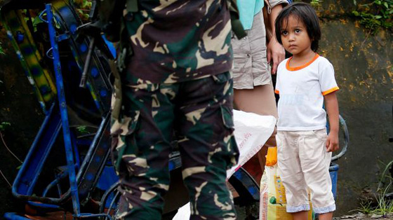 رئيس الفلبين يمنح جنوده حق اغتصاب 3 سيدات صورة رقم 8