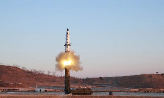  لحظات رعب في اليابان.. والسبب تجربة صاروخية جديدة لكوريا الشمالية صورة رقم 3