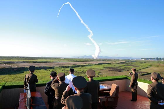  لحظات رعب في اليابان.. والسبب تجربة صاروخية جديدة لكوريا الشمالية صورة رقم 6
