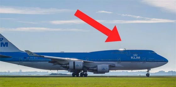 ما هو سبب هذا الانحناء في مقدمة طائرات البوينغ 747؟ صورة رقم 2