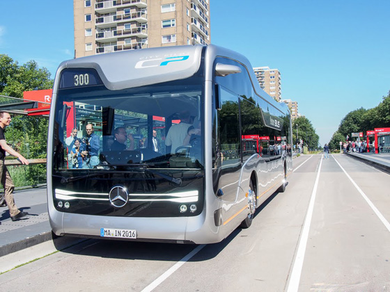 بالفيديو والصور.. مرسيدس تطلق حافلة المستقبل بتصميم مدهش صورة رقم 16