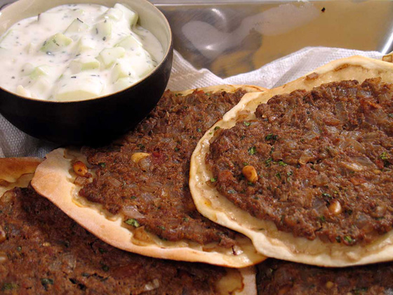  اللحم بعجين: وصفة سهلة على الطريقة اللبنانية صورة رقم 7