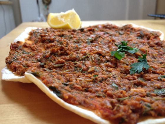  اللحم بعجين: وصفة سهلة على الطريقة اللبنانية صورة رقم 2