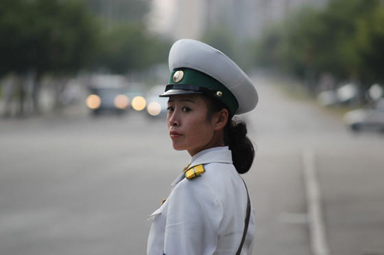 لماذا تجبر الشرطة فتيات كوريا الشمالية على التقاعد في سن 26 سنة؟ صورة رقم 1