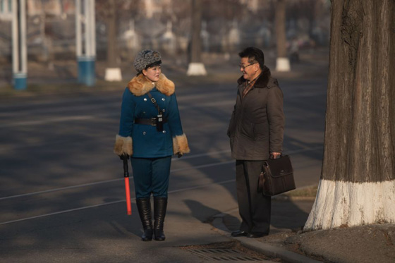 لماذا تجبر الشرطة فتيات كوريا الشمالية على التقاعد في سن 26 سنة؟ صورة رقم 9