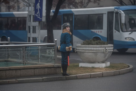لماذا تجبر الشرطة فتيات كوريا الشمالية على التقاعد في سن 26 سنة؟ صورة رقم 12