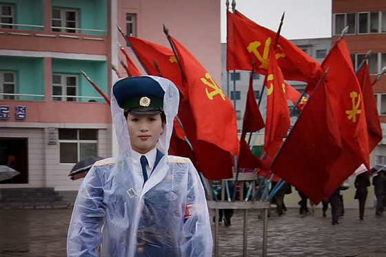 لماذا تجبر الشرطة فتيات كوريا الشمالية على التقاعد في سن 26 سنة؟ صورة رقم 15