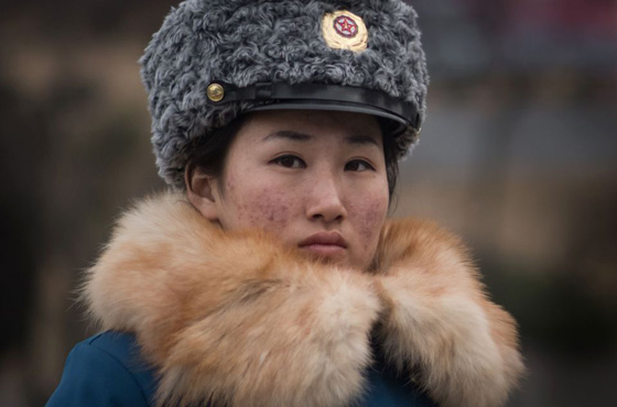 لماذا تجبر الشرطة فتيات كوريا الشمالية على التقاعد في سن 26 سنة؟ صورة رقم 16