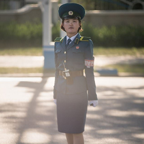 لماذا تجبر الشرطة فتيات كوريا الشمالية على التقاعد في سن 26 سنة؟ صورة رقم 22
