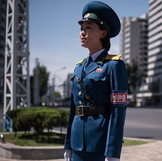 لماذا تجبر الشرطة فتيات كوريا الشمالية على التقاعد في سن 26 سنة؟ صورة رقم 24