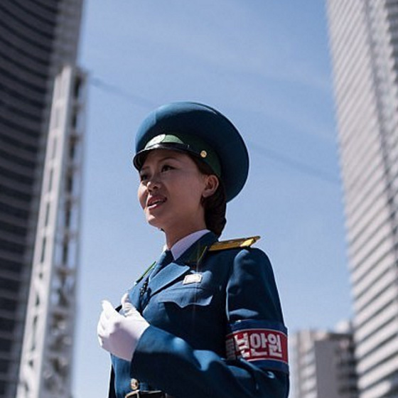 لماذا تجبر الشرطة فتيات كوريا الشمالية على التقاعد في سن 26 سنة؟ صورة رقم 25