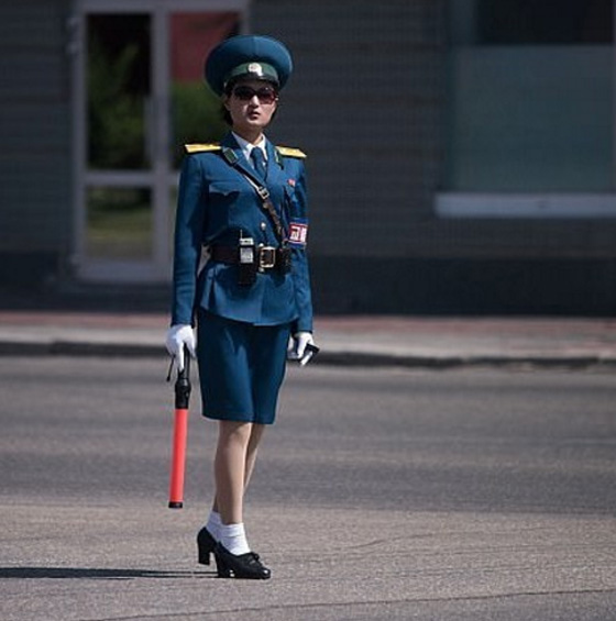 لماذا تجبر الشرطة فتيات كوريا الشمالية على التقاعد في سن 26 سنة؟ صورة رقم 26