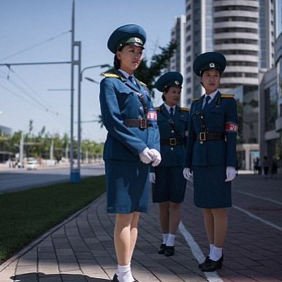لماذا تجبر الشرطة فتيات كوريا الشمالية على التقاعد في سن 26 سنة؟ صورة رقم 27