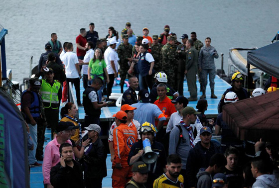  غرق سفينة على متنها 150 سائحا في كولومبيا صورة رقم 14