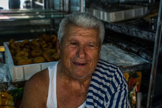  يهودي يصنع حلويات عيد الفطر اللذيذة للمسلمين في تونس صورة رقم 10