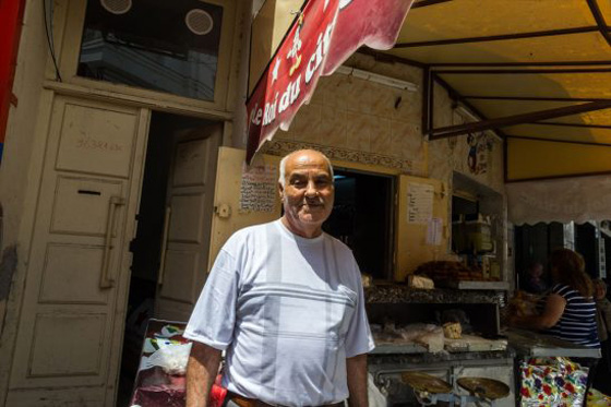  يهودي يصنع حلويات عيد الفطر اللذيذة للمسلمين في تونس صورة رقم 11
