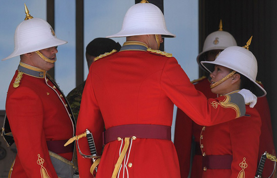 تعيين كندية في الـ24 من عمرها قائدةً لحرس الملكة إليزابيث صورة رقم 9