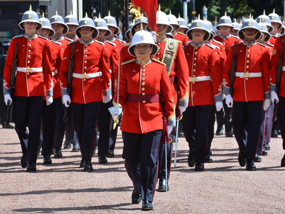 تعيين كندية في الـ24 من عمرها قائدةً لحرس الملكة إليزابيث صورة رقم 18