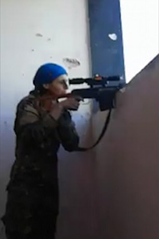 فيديو: ماذا فعلت قناصة كردية شجاعة استقرت رصاصة قاتلة قرب رأسها؟ صورة رقم 1