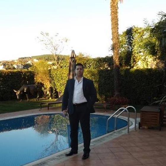 رئيس سوريا الجديد.. رجل أعمال يشعل مواقع التواصل الاجتماعي صورة رقم 13