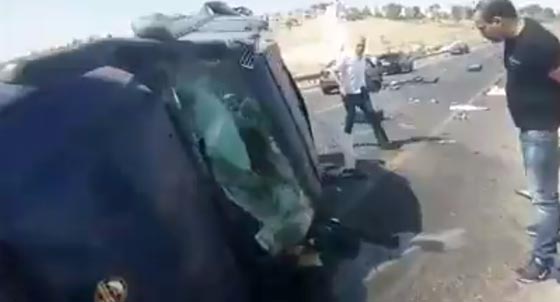  فلسطينيون ينقذون عائلة من المستوطنين انقلبت سيارتهم في الخليل.. فيديو صورة رقم 4