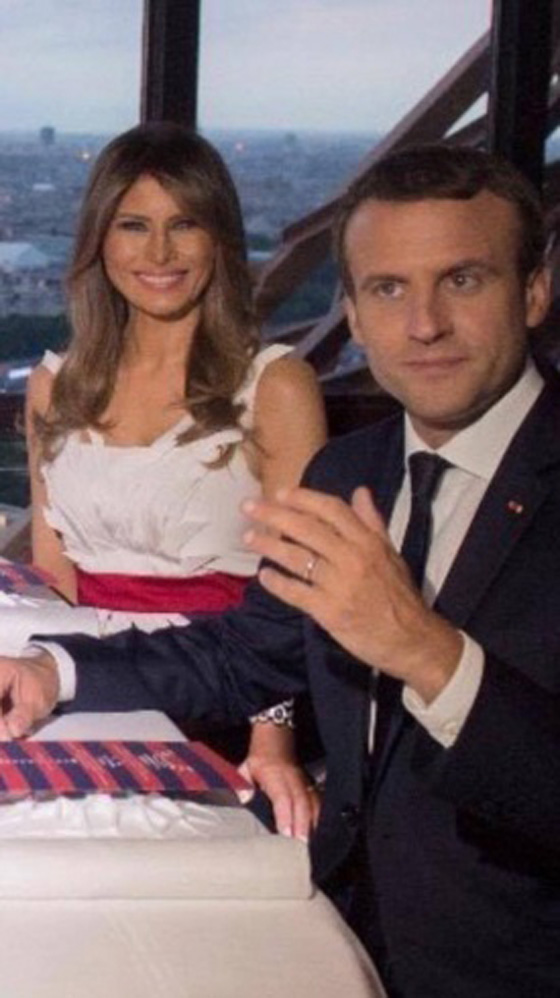  صور ميلانيا ترامب تضع يدها على رجل الرئيس الفرنسي تحت الطاولة! صورة رقم 2