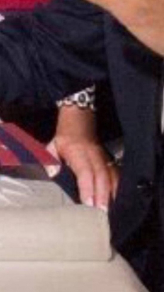  صور ميلانيا ترامب تضع يدها على رجل الرئيس الفرنسي تحت الطاولة! صورة رقم 3