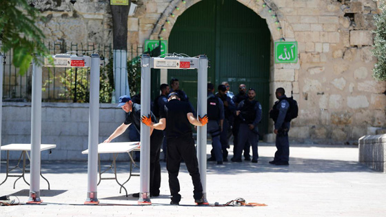 الشرطة الاسرائيلية تسد جميع مداخل القدس وتمنع دخول من هم دون الـ50 صورة رقم 9