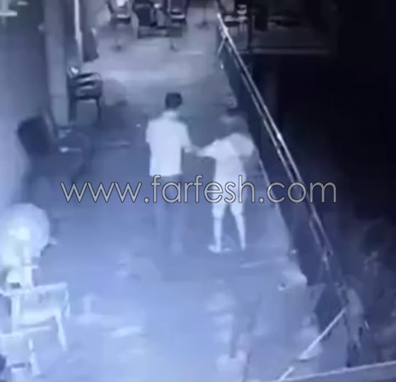 فيديو مروع.. رجل يلقي بزوجته من الشرفة بعدما اكتشف خيانتها له صورة رقم 1