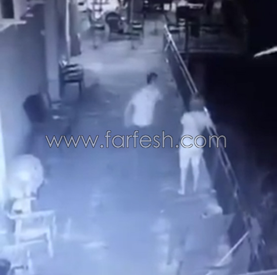فيديو مروع.. رجل يلقي بزوجته من الشرفة بعدما اكتشف خيانتها له صورة رقم 2