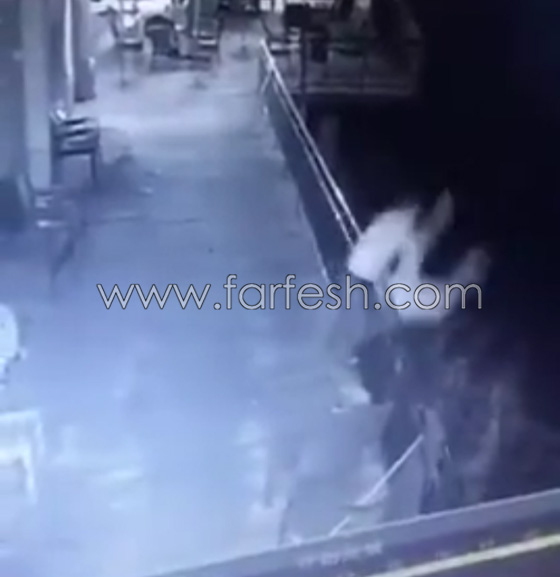 فيديو مروع.. رجل يلقي بزوجته من الشرفة بعدما اكتشف خيانتها له صورة رقم 6