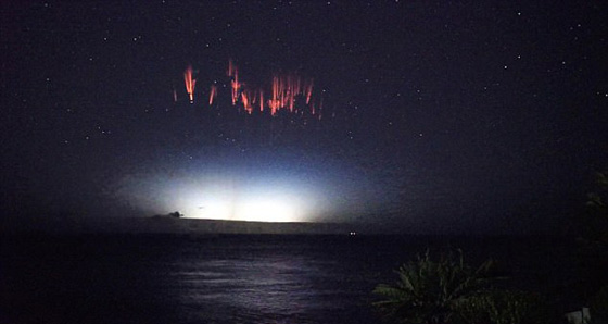 فيديو مثير.. عالم فلك يرصد عفاريت البرق في سماء استراليا صورة رقم 1