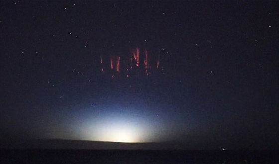 فيديو مثير.. عالم فلك يرصد عفاريت البرق في سماء استراليا صورة رقم 6