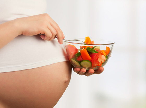 الابتعاد عن الدهون والسكر.. ما الذي يجب تناوله خلال فترة الحمل؟ فيديو صورة رقم 1