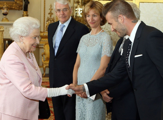 علاقات صداقة بين عدة مشاهير وأفراد العائلة المالكة صورة رقم 6