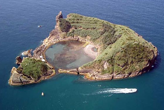جزيرة القلب والهلال والسمكة.. الطبيعة كوّنت جزرا باشكال لا تصدق! صورة رقم 3