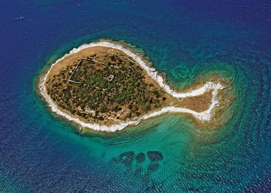جزيرة القلب والهلال والسمكة.. الطبيعة كوّنت جزرا باشكال لا تصدق! صورة رقم 10