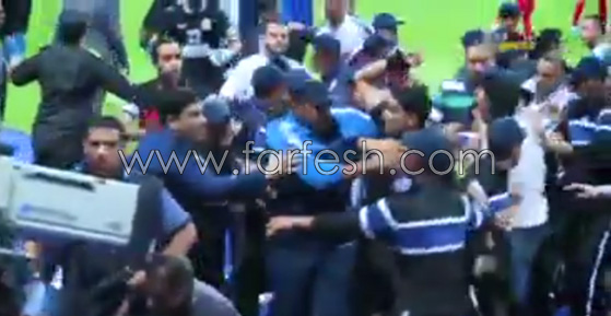 نهائي البطولة العربية ينتهي باعتداء عنيف على حكم المباراة.. فيديو صورة رقم 2