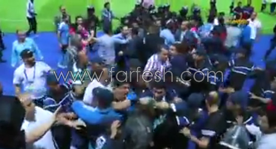 نهائي البطولة العربية ينتهي باعتداء عنيف على حكم المباراة.. فيديو صورة رقم 8