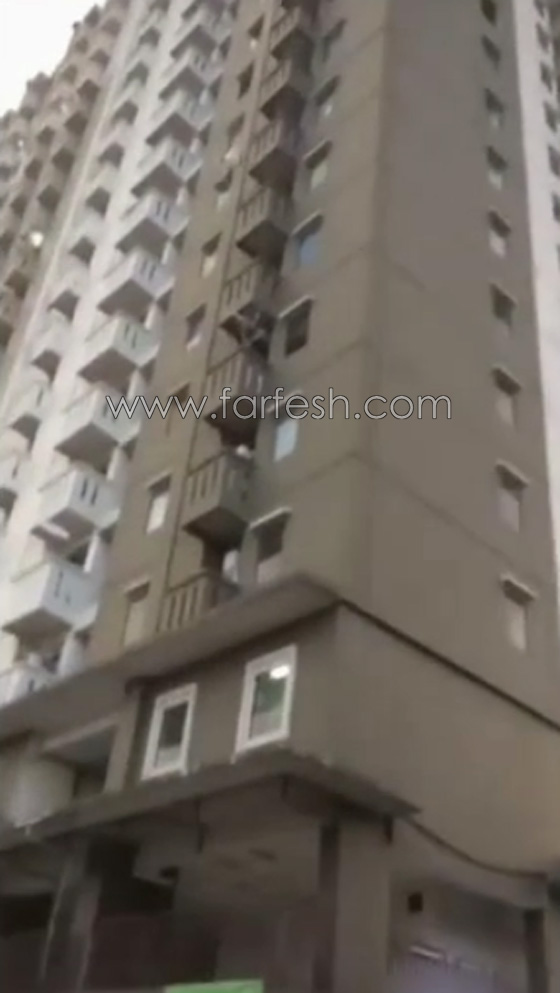 فيديو مرعب: انتحار شقيقتين بالقفز من اعلى بناية بسبب حبهما لنفس الرجل! صورة رقم 4