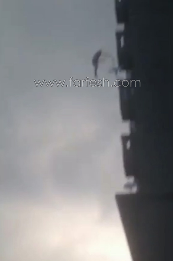 فيديو مرعب: انتحار شقيقتين بالقفز من اعلى بناية بسبب حبهما لنفس الرجل! صورة رقم 5