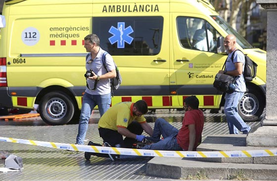 الإرهاب يضرب برشلونة.. لحظات من الهلع بعد حادثة دهس  صورة رقم 4