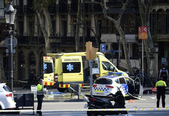 الإرهاب يضرب برشلونة.. لحظات من الهلع بعد حادثة دهس  صورة رقم 8