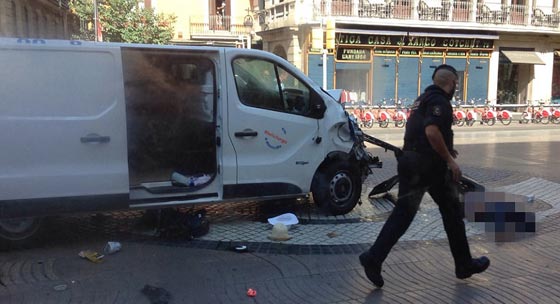 الإرهاب يضرب برشلونة.. لحظات من الهلع بعد حادثة دهس  صورة رقم 10
