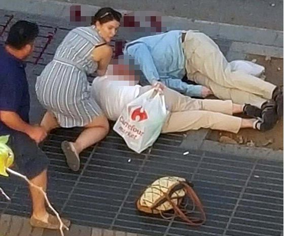 الإرهاب يضرب برشلونة.. لحظات من الهلع بعد حادثة دهس  صورة رقم 17