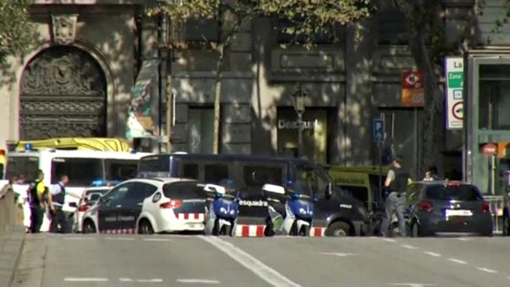 الإرهاب يضرب برشلونة.. لحظات من الهلع بعد حادثة دهس  صورة رقم 22