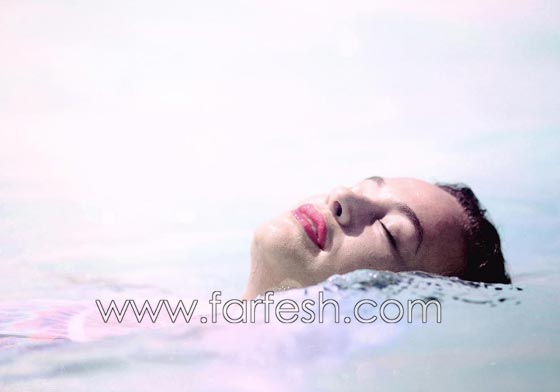 هند صبري تنافس نيللي كريم وتنشر صورها بالمايوه في البحر! صورة رقم 2