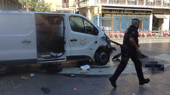 التعرف على هويات جثث 3 مغاربة نفذوا الاعتداءات الإرهابية في برشلونة  صورة رقم 6