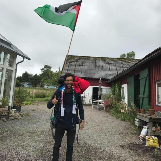 بالفيديو والصور.. يهودي سيعبر 8 دول و5 آلاف كيلومتر مشياً على الأقدام للتضامن مع فلسطين صورة رقم 3